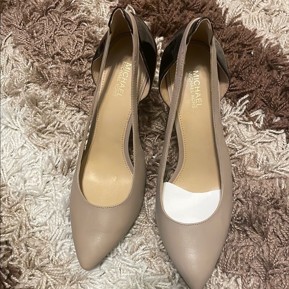 Michael Kors Tan Heels Elegant Pointed-Toe Pumps - Picture 1 of 4